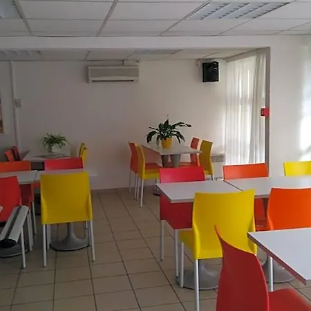 Отель Premiere Classe La Rochelle Sud - *